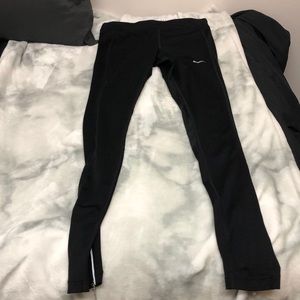 Black Nike leggings